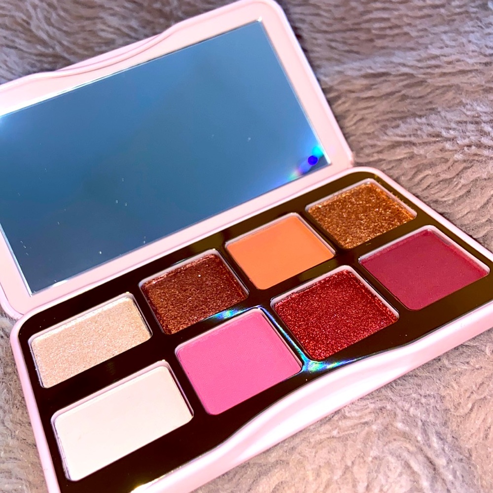 Makeup - Picture 2 of 3